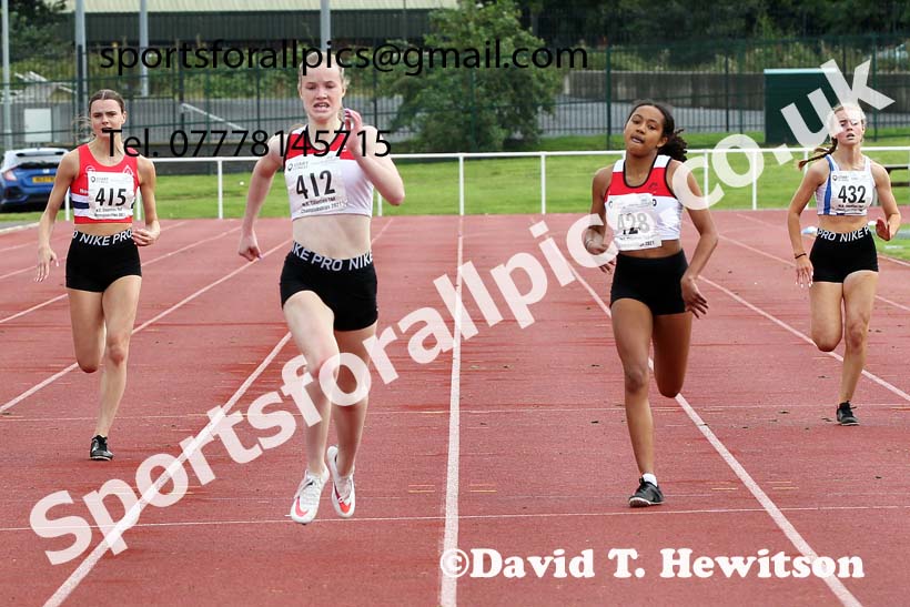 Women and Girls 200 metres, 2021 North Eastern Track and Field Champs., Middesbrough. Photo: David T. Hewitson/Sports for All Pics